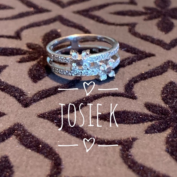 *Certified* 0.38ct 18K White Gold Diamond Ring - Picture 2 of 6